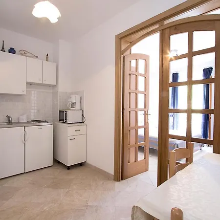 Nine Apartment *